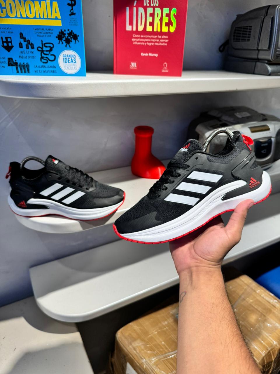 ADIDAS  RUN NEGRO ROJO