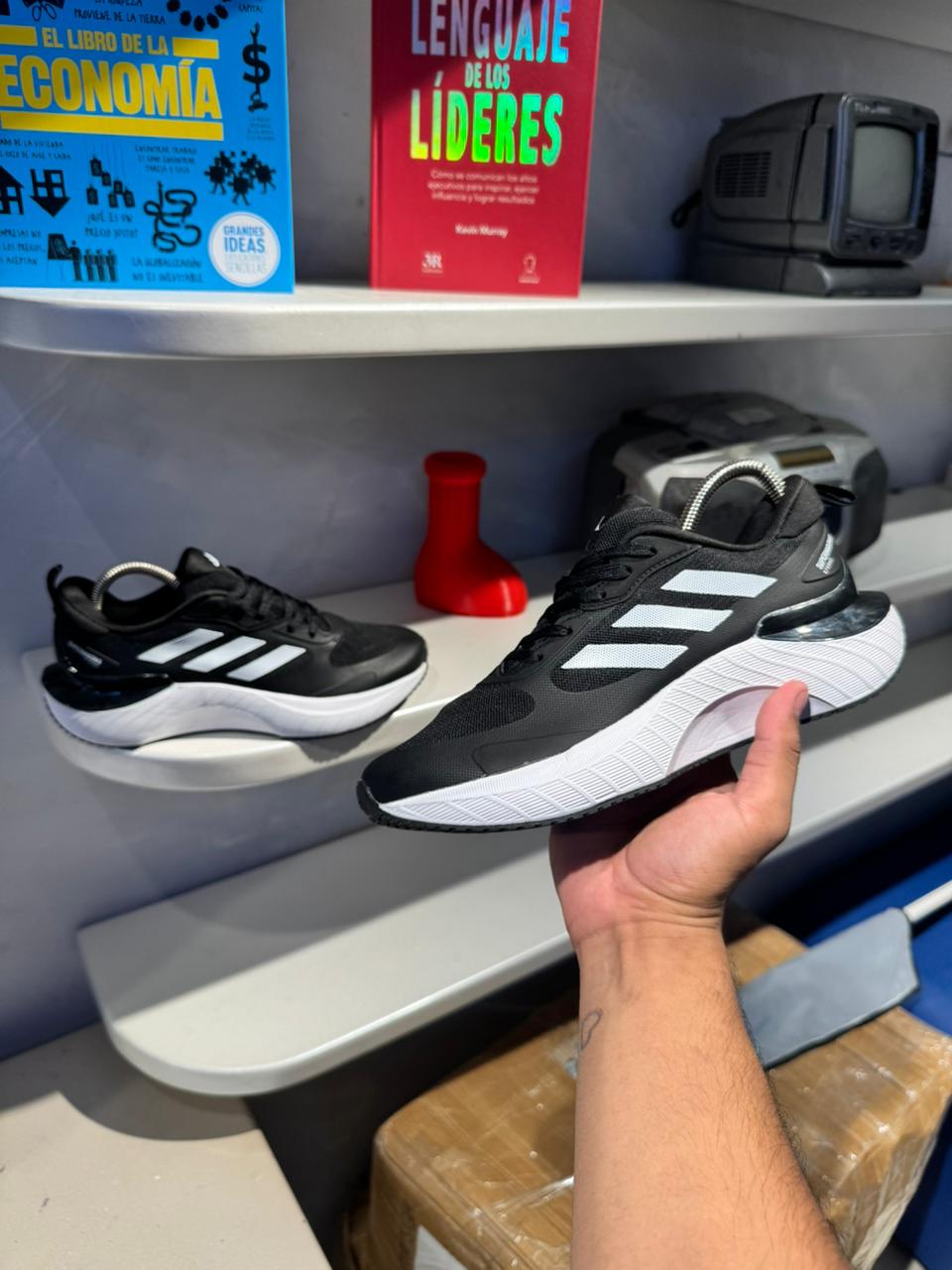 ADIDAS SUPERMAGMA NEGRO BLANCO