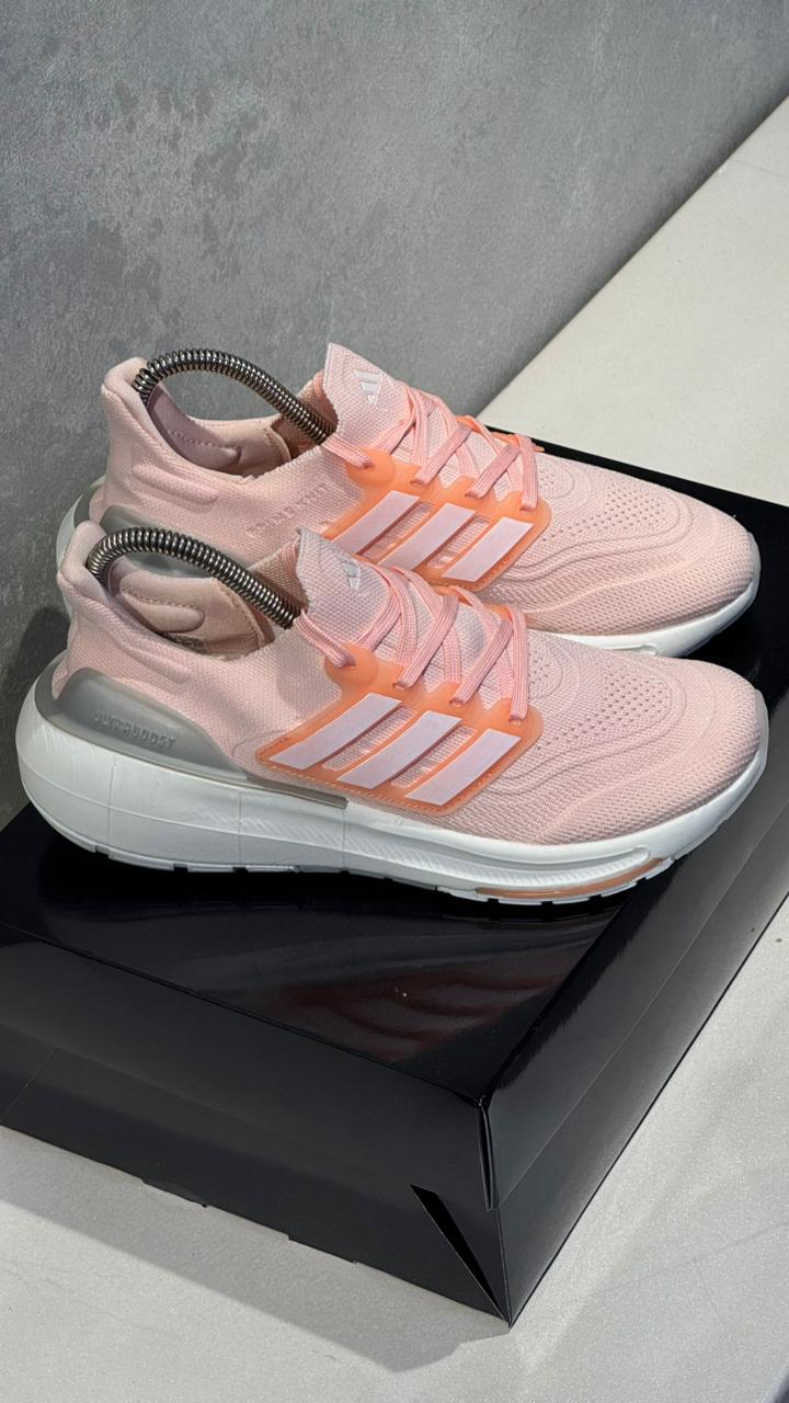 ADIDAS ULTRABOOST 21 ROSADO