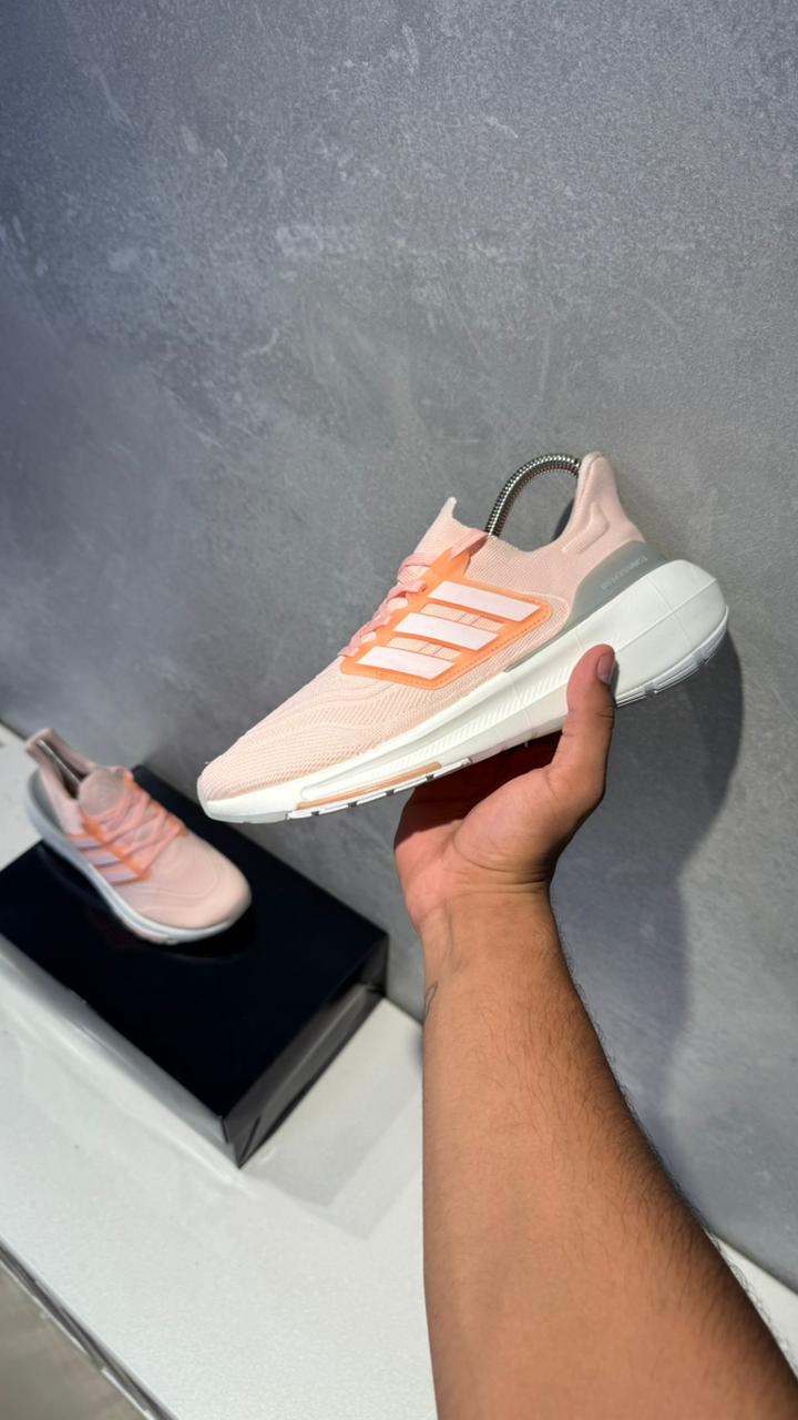 ADIDAS ULTRABOOST 21 ROSADO