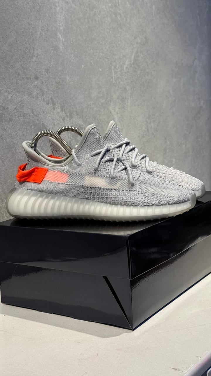 ADIDAS YEEZY 350 GRIS NARANJA
