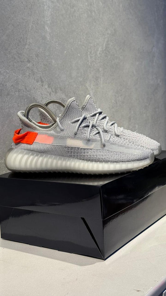 ADIDAS YEEZY 350 GRIS NARANJA