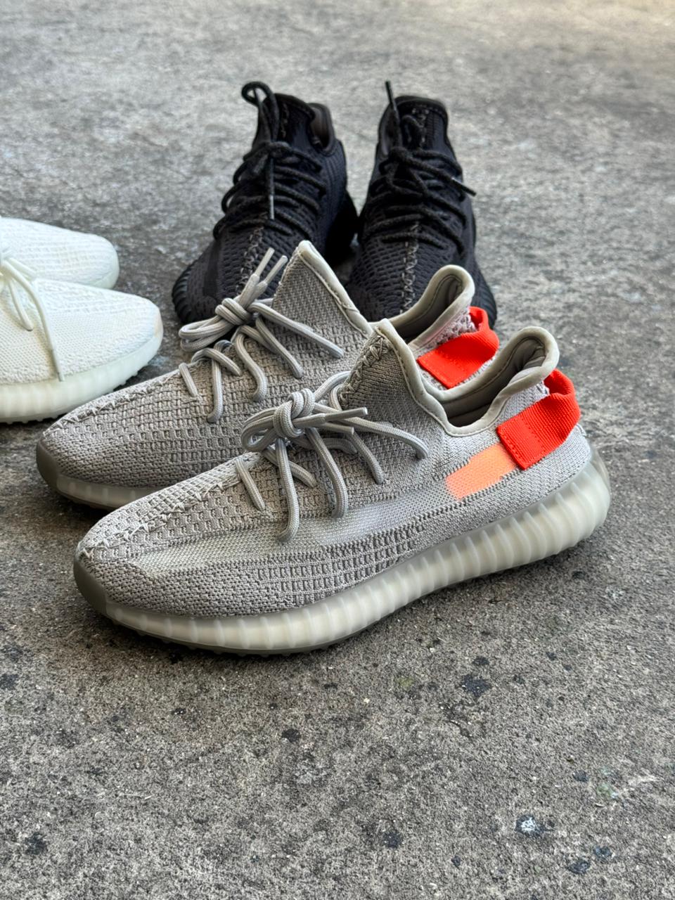 ADIDAS YEEZY 350 GRIS NARANJA