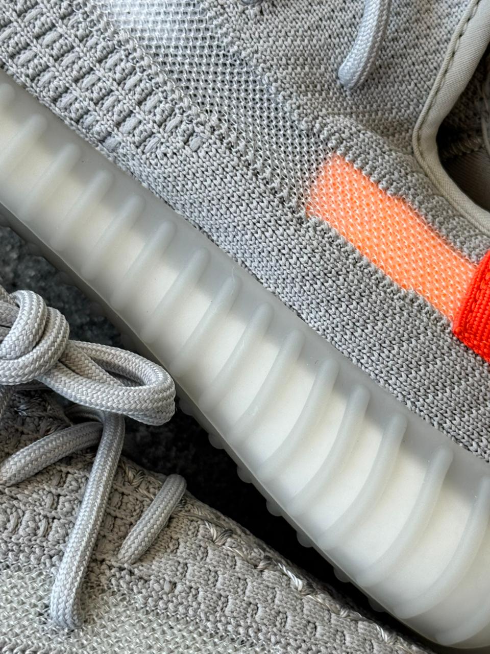 ADIDAS YEEZY 350 GRIS NARANJA