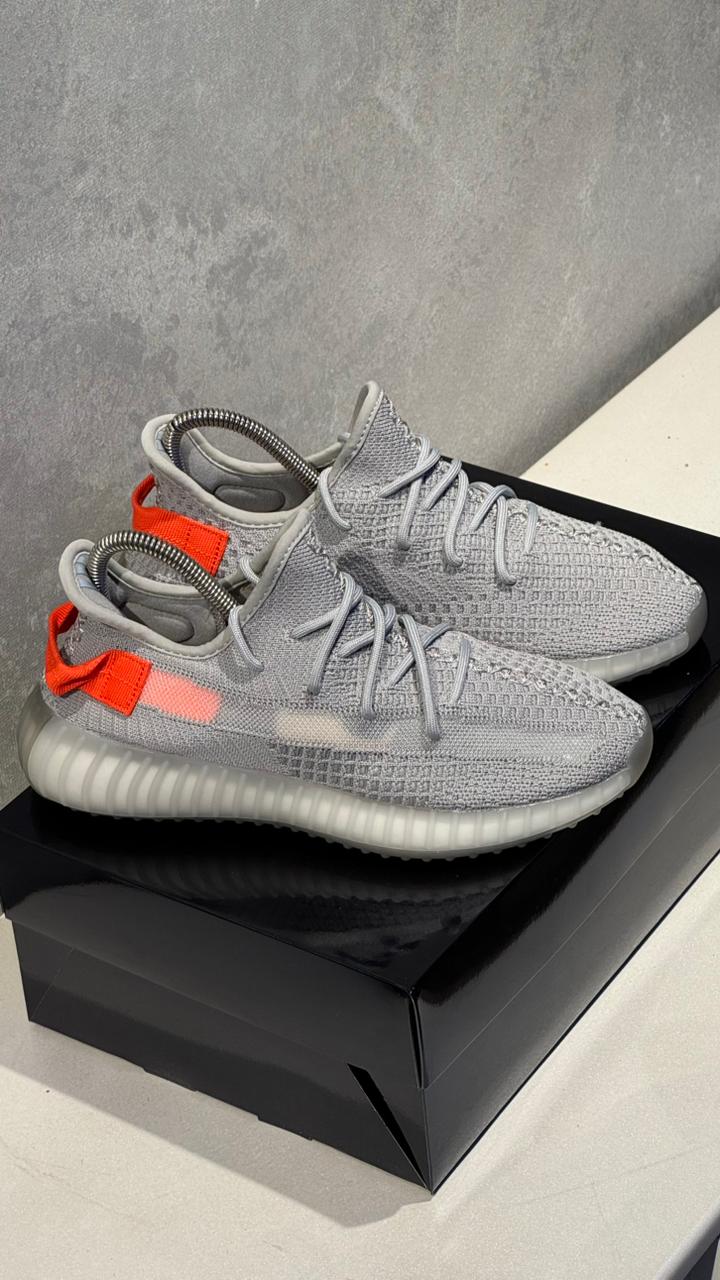 ADIDAS YEEZY 350 GRIS NARANJA
