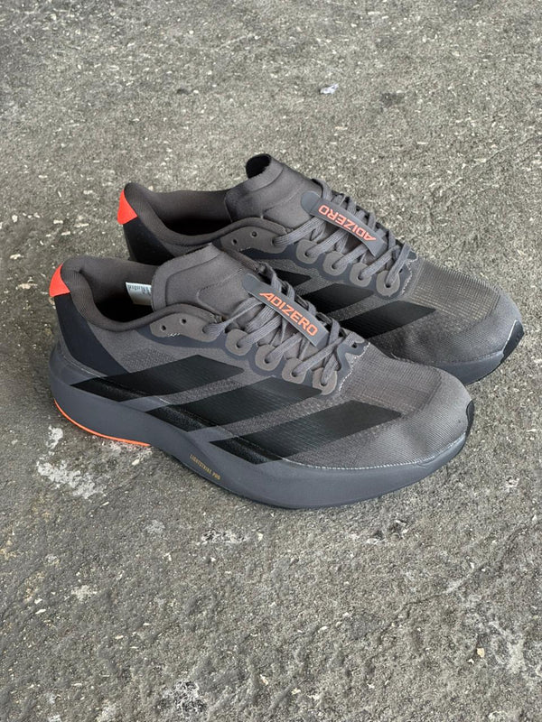 ADIZERO GRIS OSCURO NARANJA