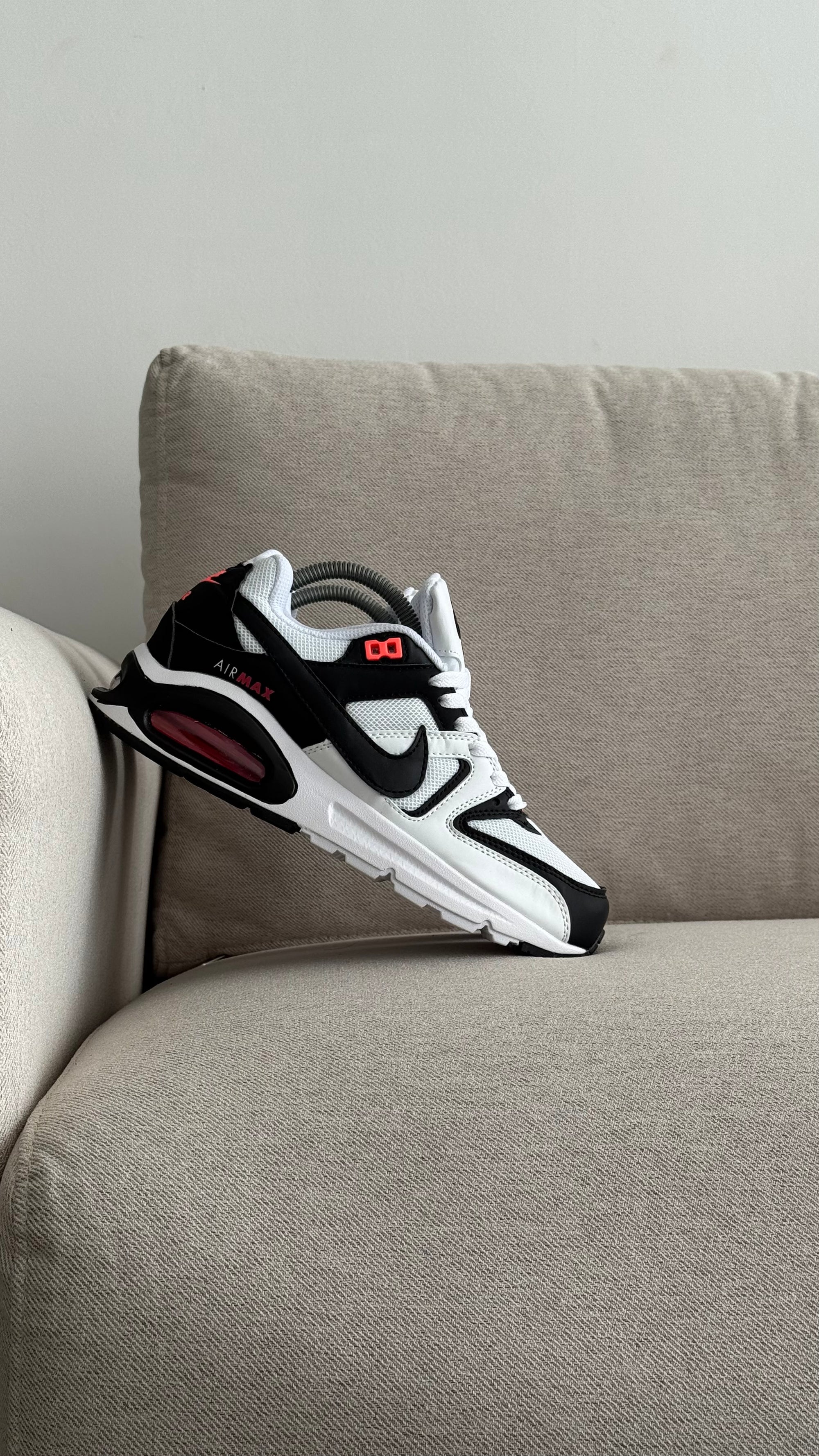 NIKE COMAND BLANCO NEGRO ROJO