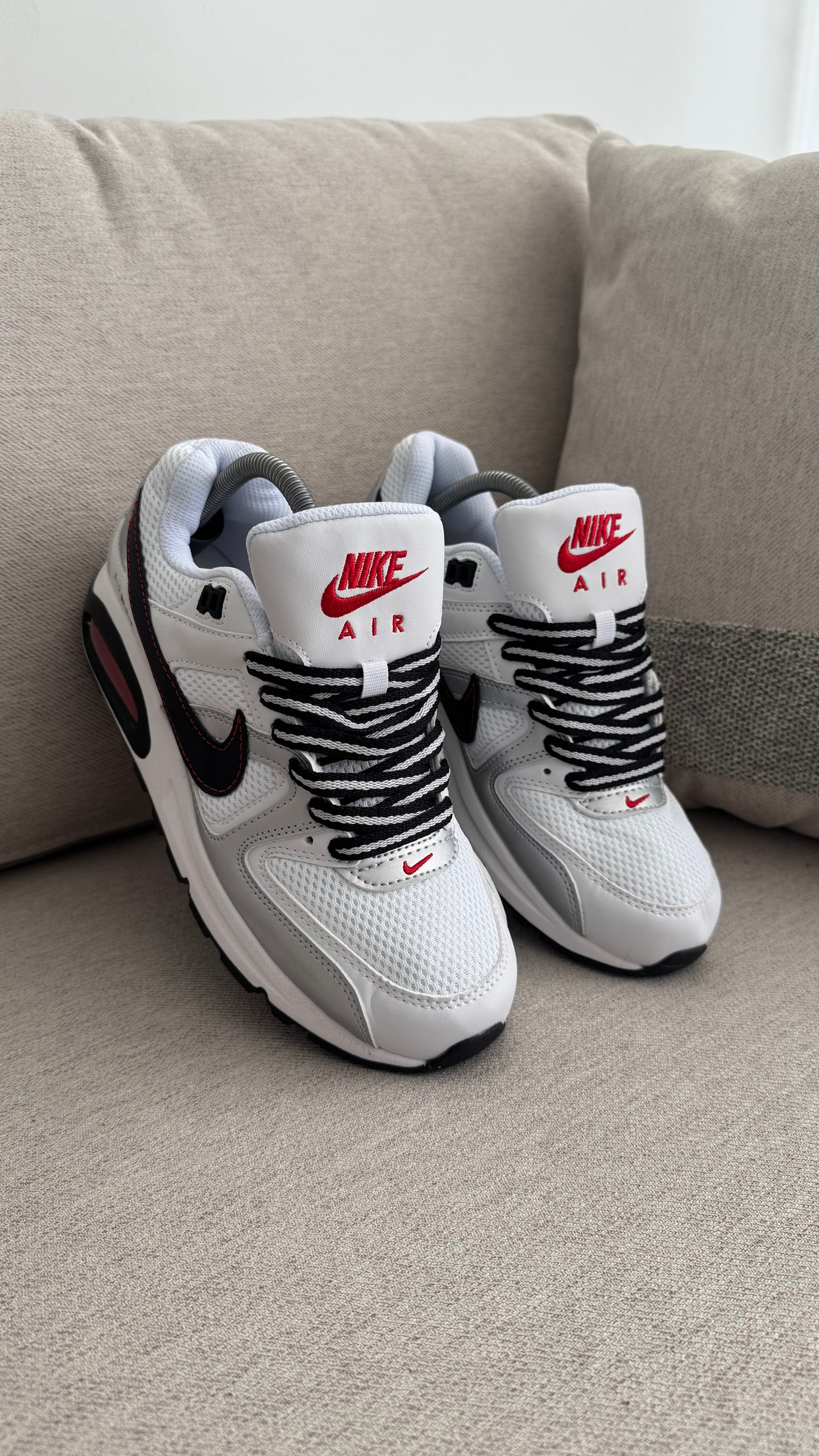 NIKE AIR MAX LTD BLANCO GRIS CHULO NEGRO