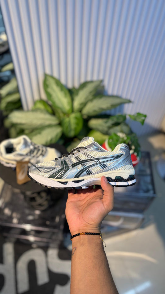 ASICS PLATEADO