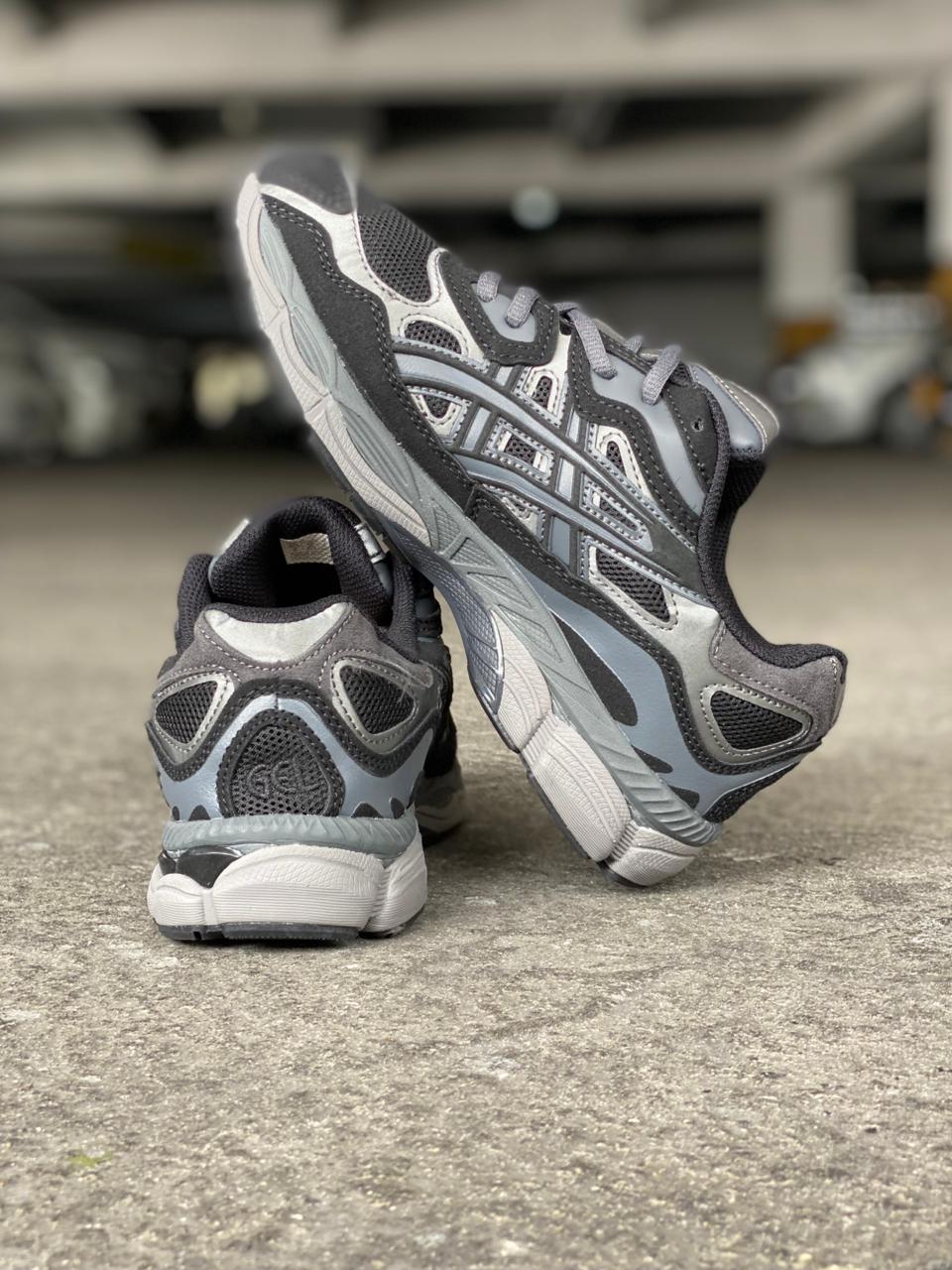 ASICS NEGRO GRIS