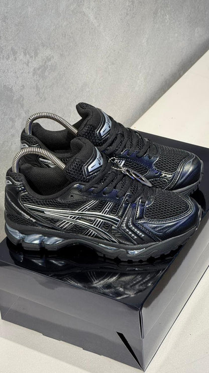 ASICS NEGRO LINEA BLANCA