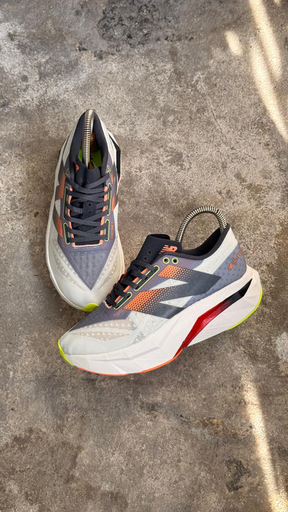 NEW BALANCE ELITE GRIS ROJO