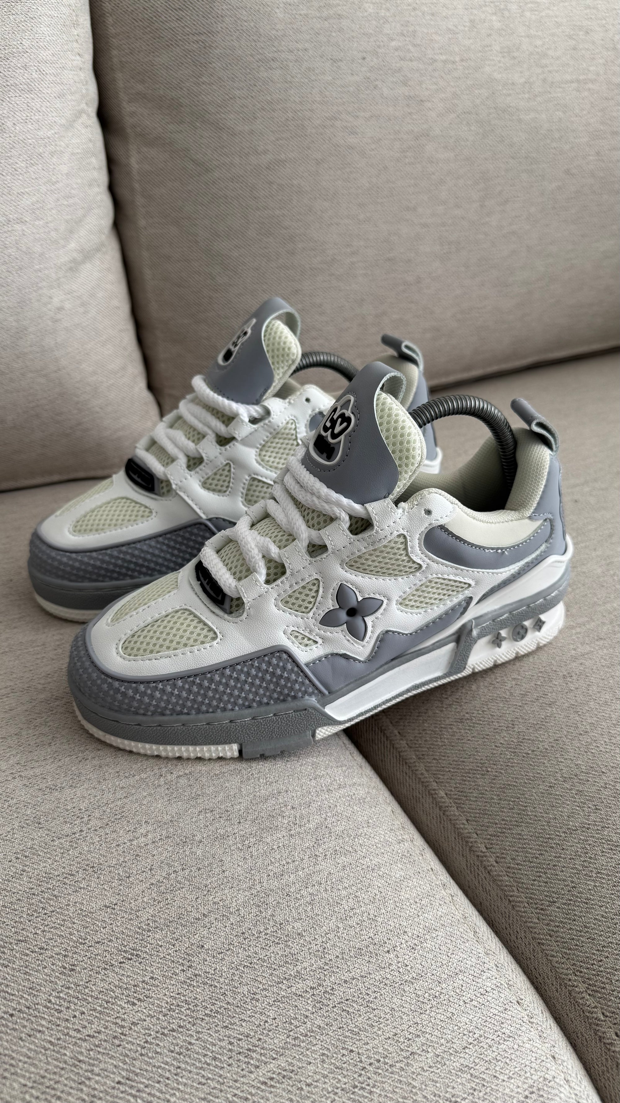 LOUIS VUITTON GRIS BLANCO