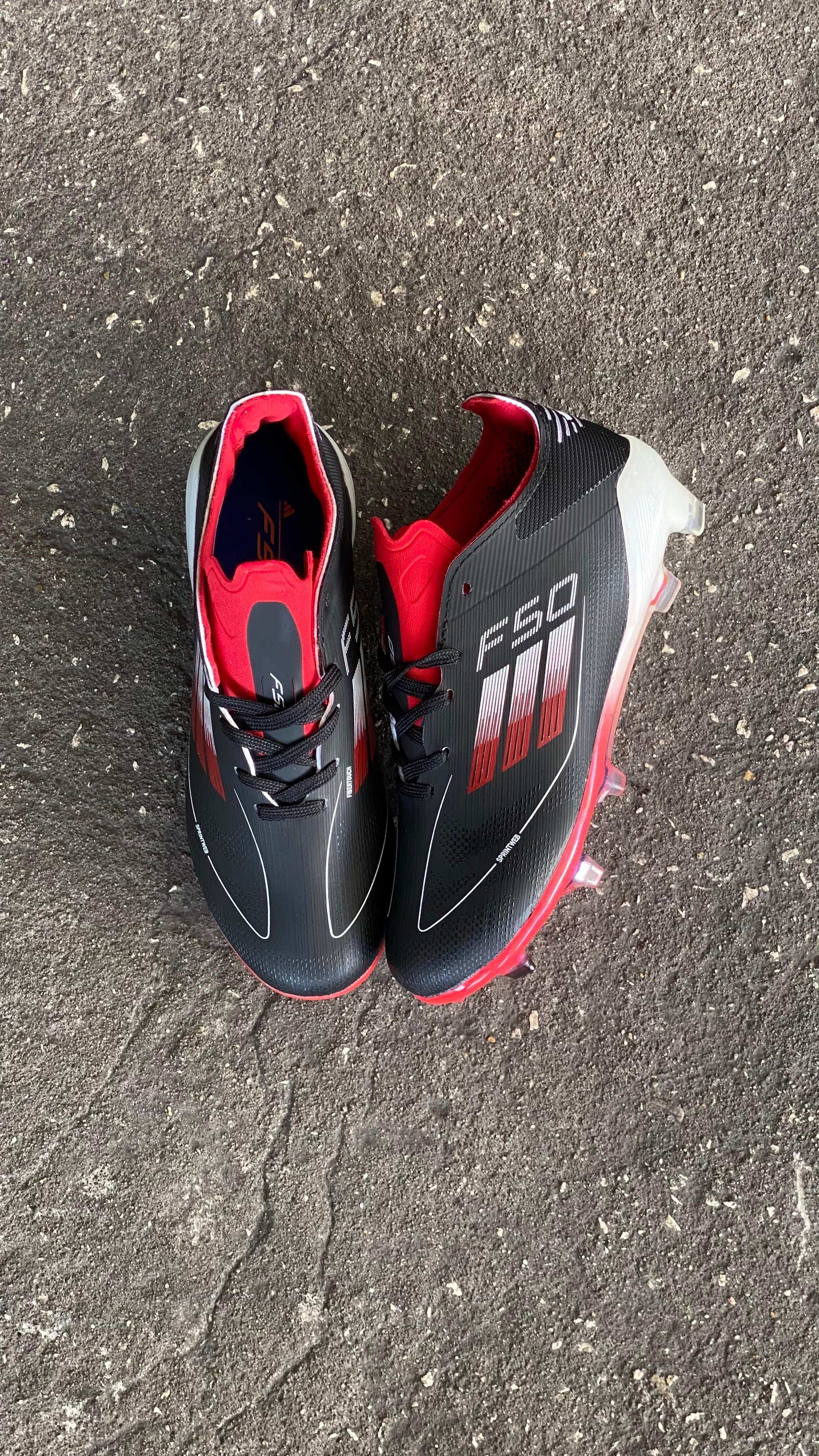 ADIDAS GUAYO F50 NIÑO NEGRO ROJO BLANCO