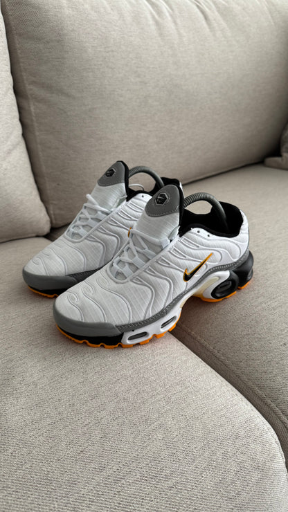 NIKE TN CLASICO BLANCO AMARILLO