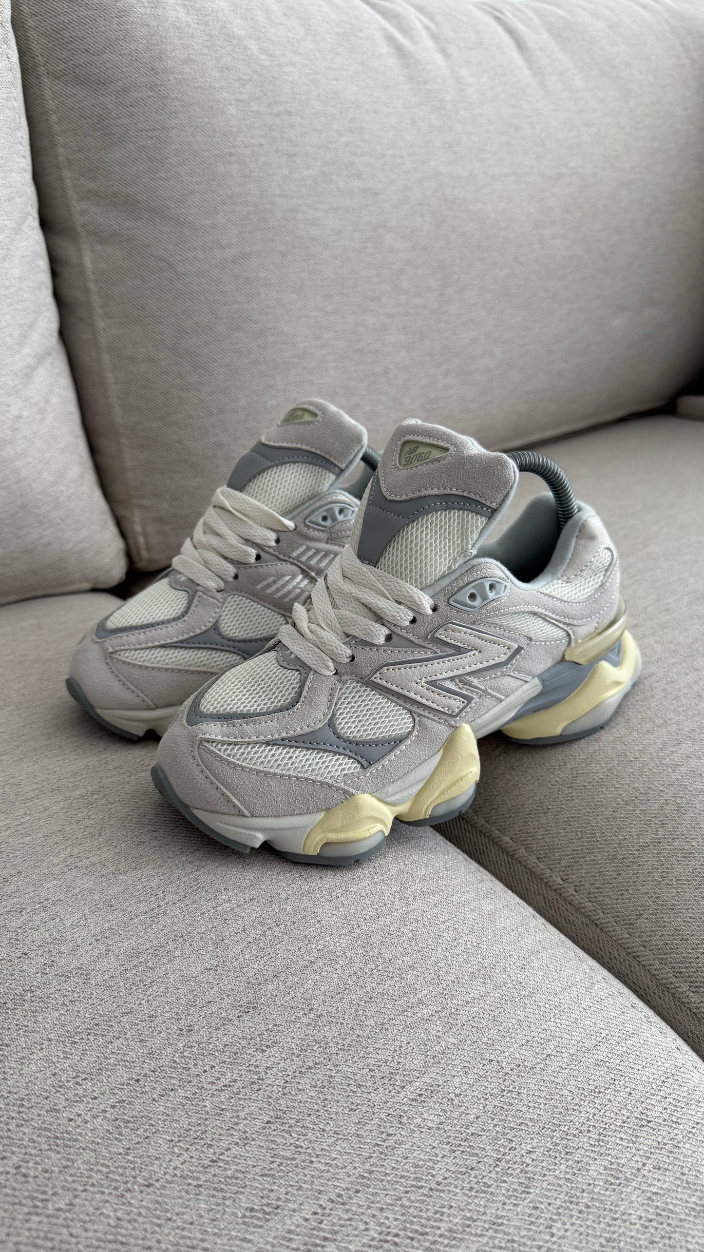 NEW BALANCE 9060 BEIGE