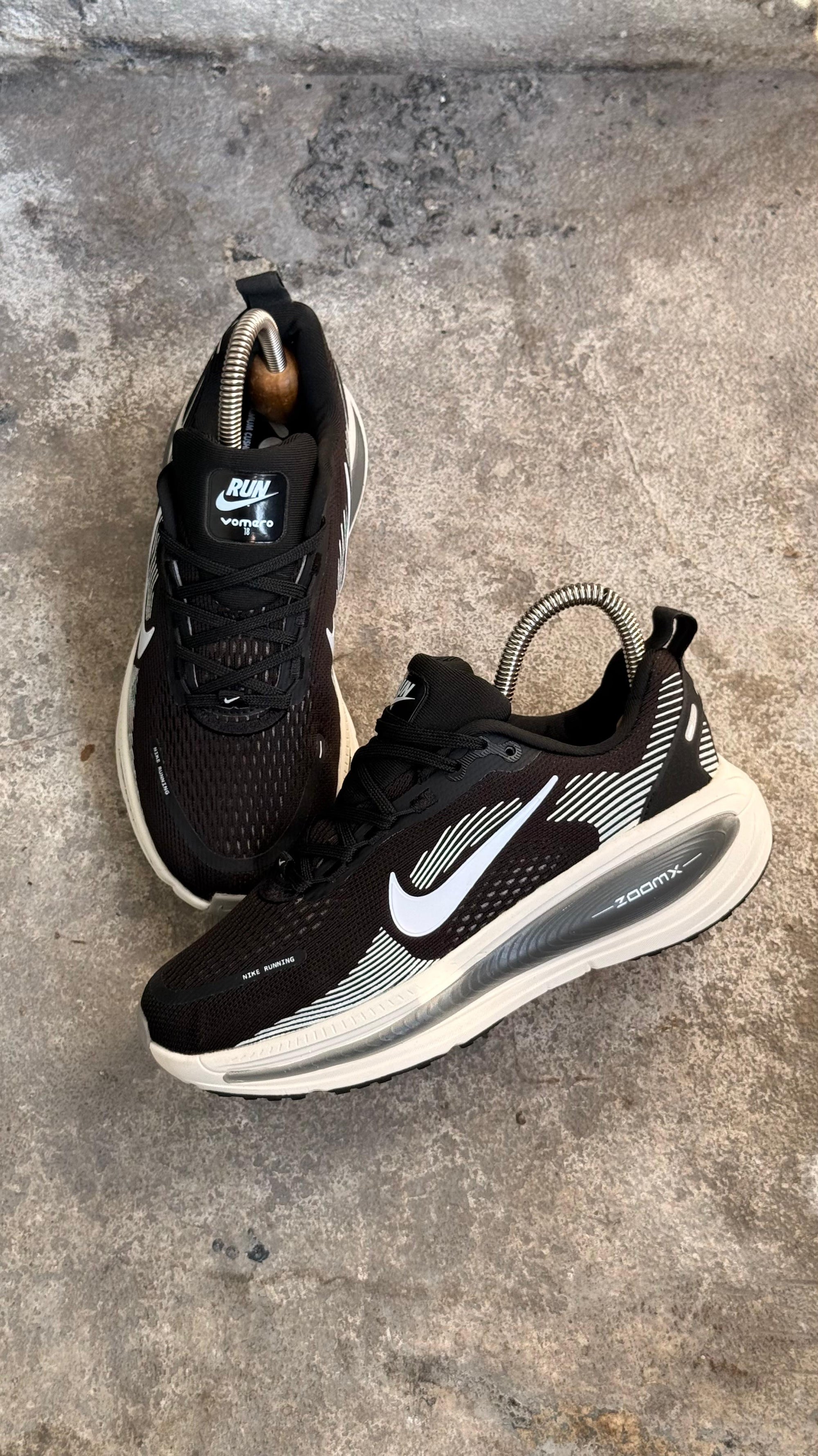 NIKE ZOOM X NEGRO BLANCO