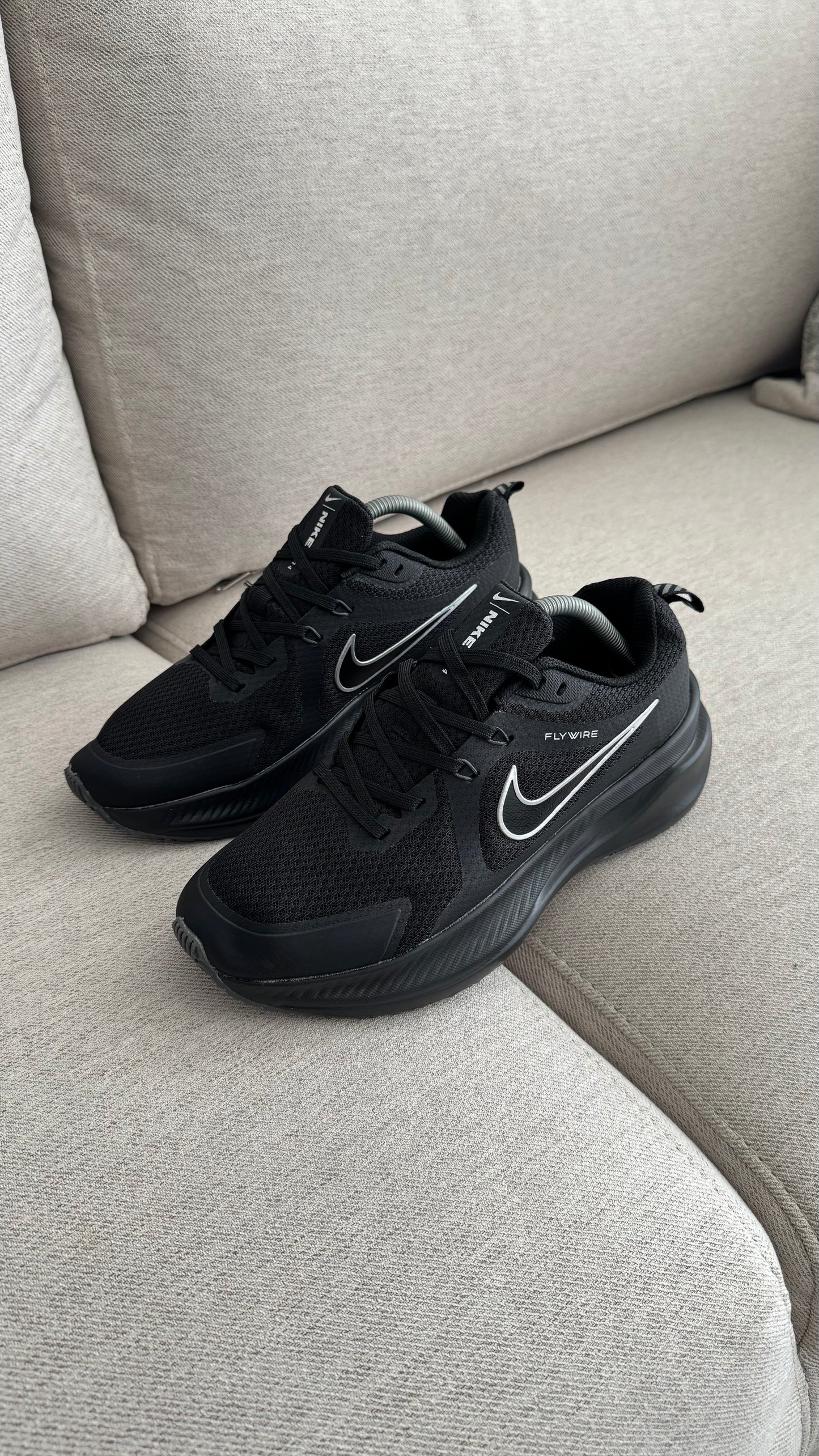 NIKE ZOOM FLY NEGRO
