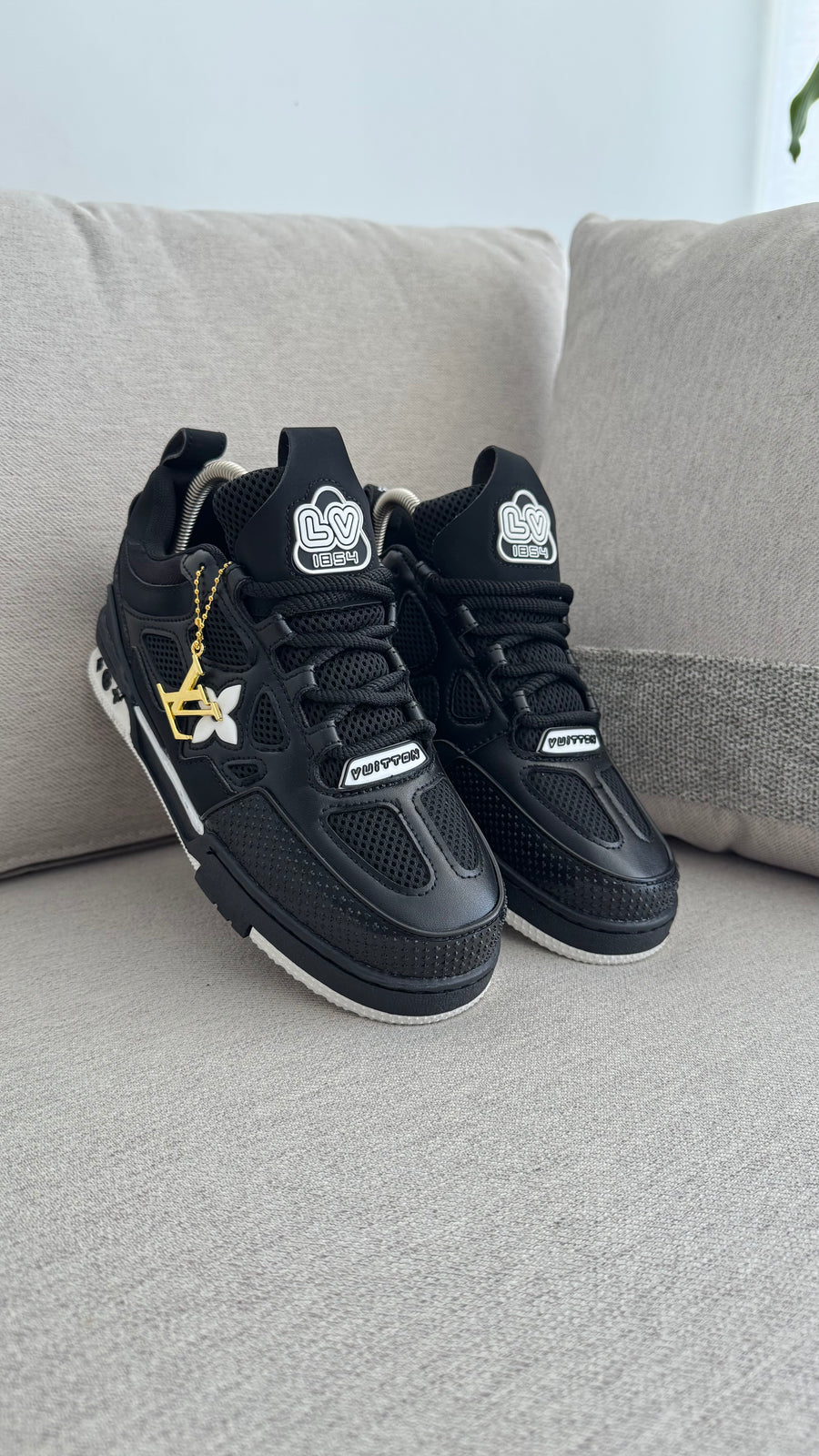 LOUIS VUITTON NEGRO BLANCO