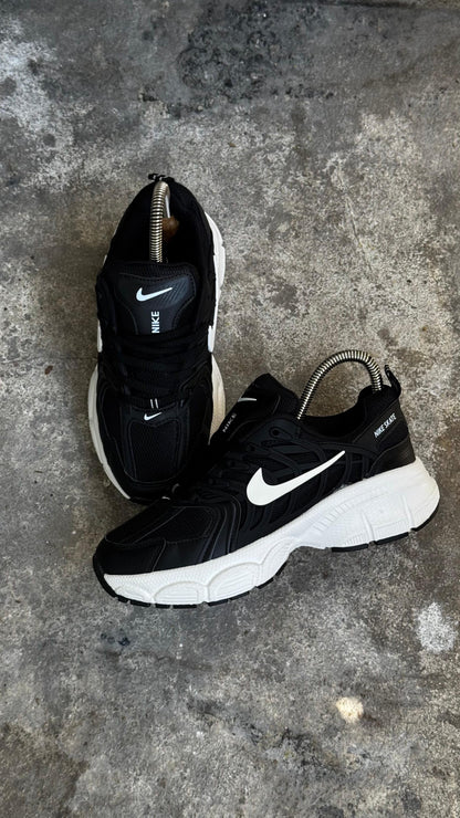 NIKE SKATE 26 NEGRO BLANCO