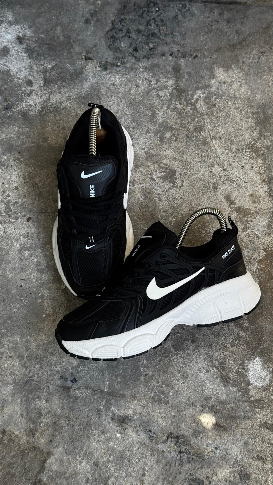 NIKE SKATE 26 NEGRO BLANCO