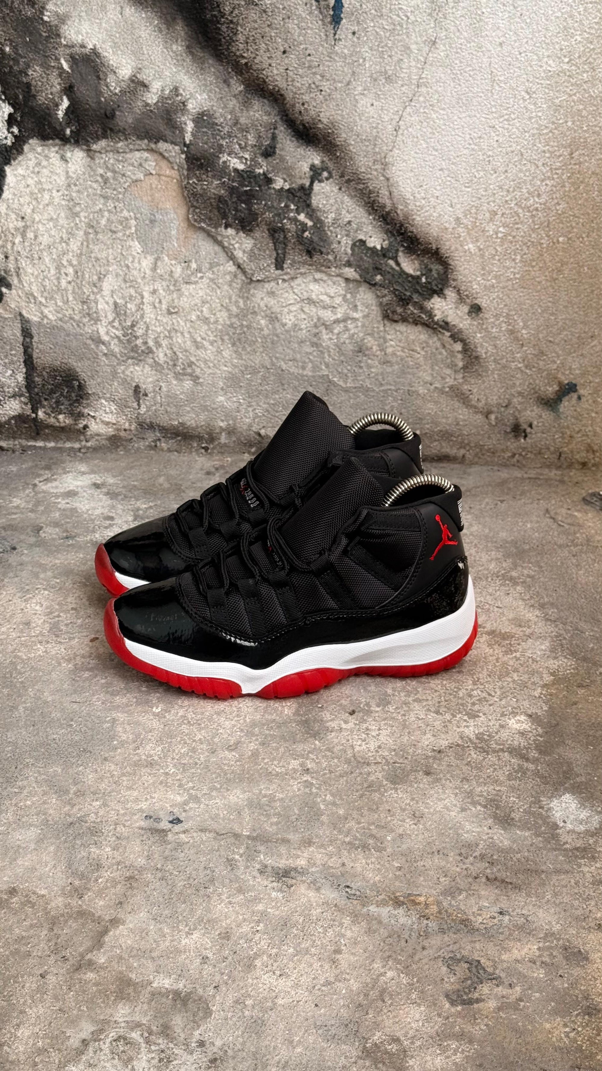 RETRO 11 NEGRO ROJO