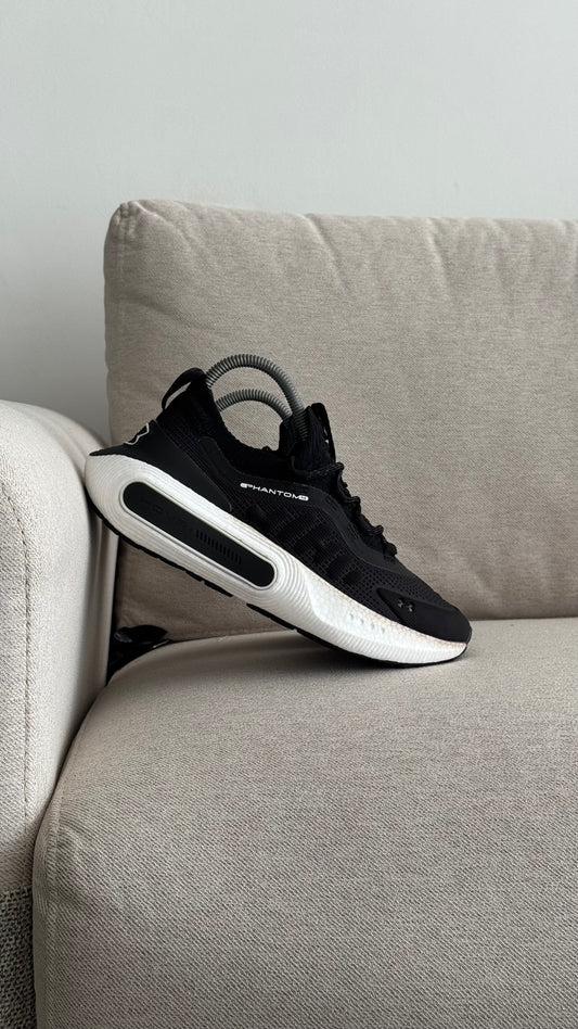 UNDER AMOUR PHANTOM NEGRO BLANCO