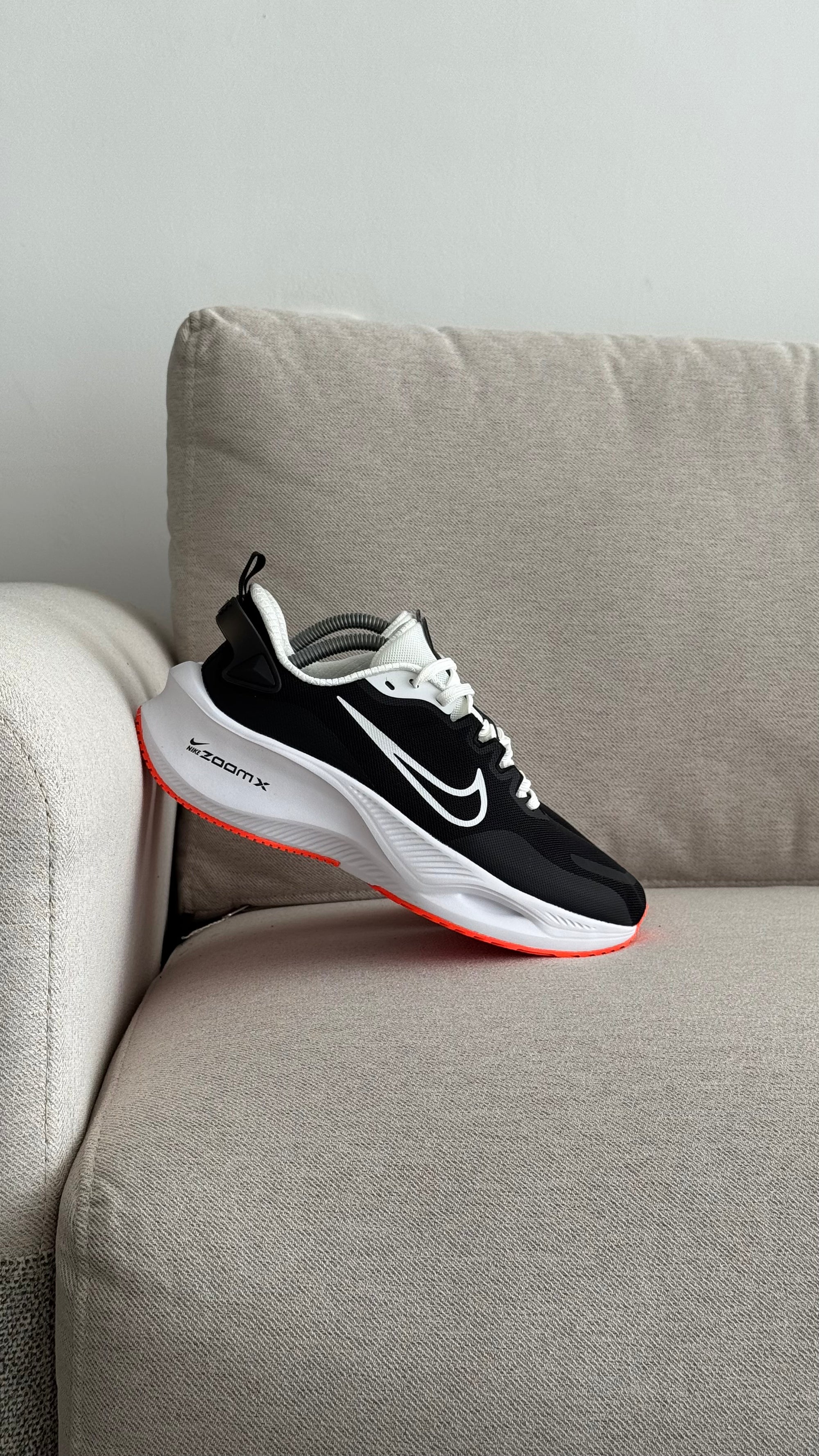 NIKE ZOOM CARITA NEGRO BLANCO SALMON PROMO