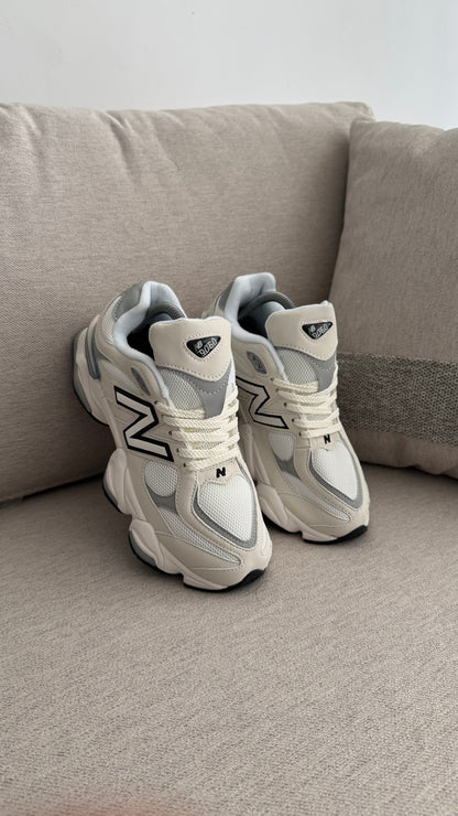 NEW BALANCE 9060 BLANCO GRIS LINEA NEGRA