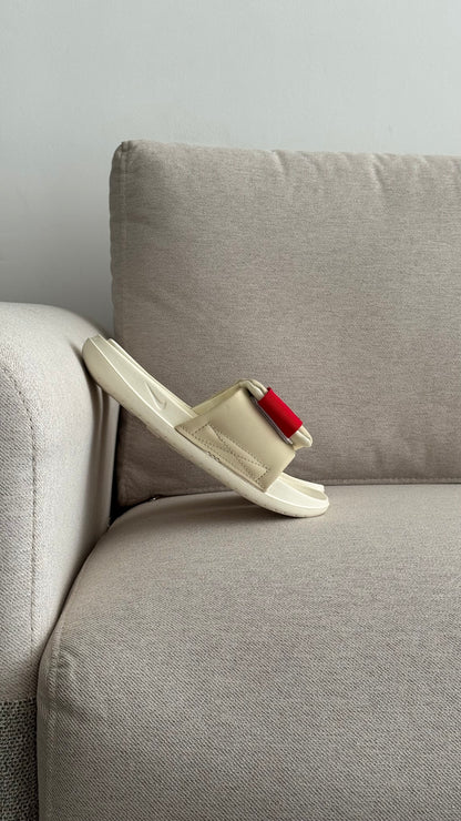 NIKE CHANCLA PANTUFLA BEIGE