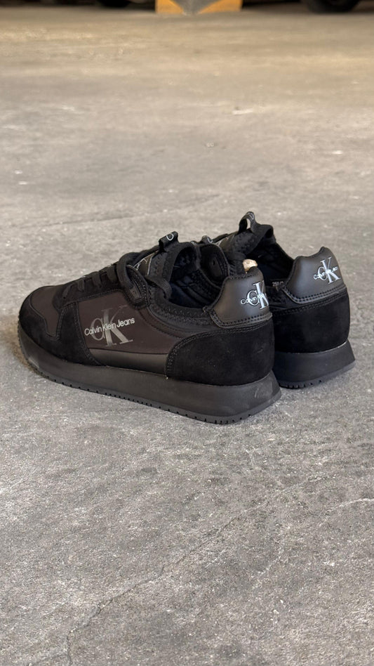 CALVIN KLEIN NEGRO GRIS