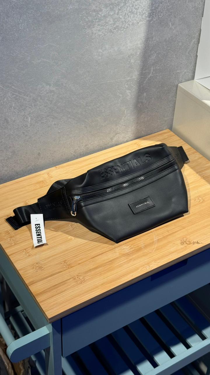 BOLSO CANGURO ESSENTIALS NEGRO