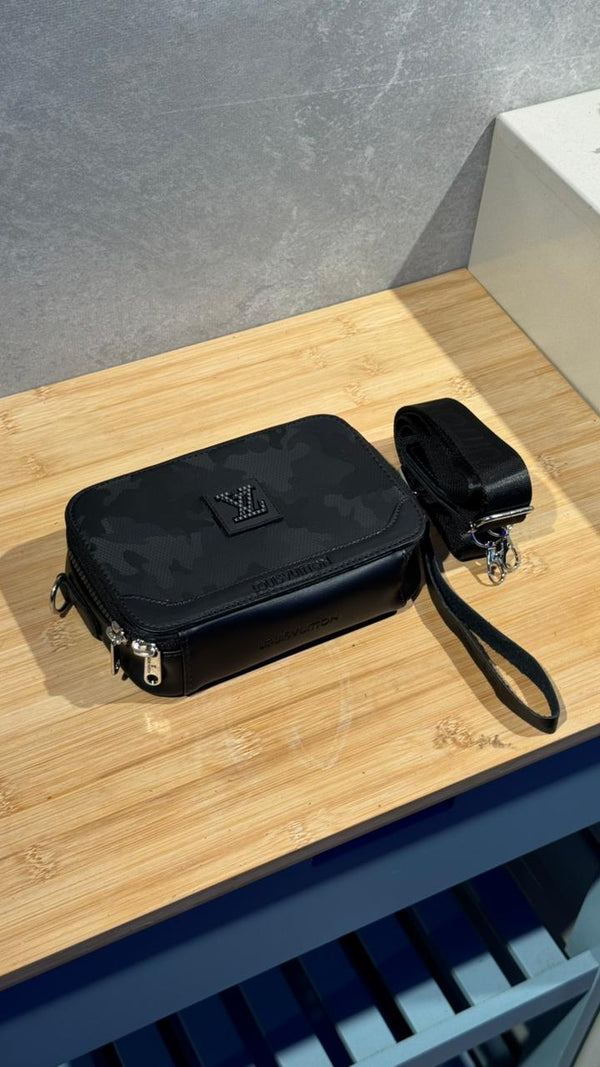 BOLSO CARRIEL PASTA DURA LOUIS VUITTON NEGRO CAMUFLADO