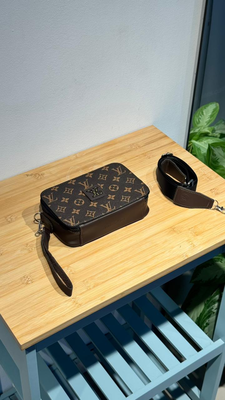 BOLSO CARRIEL LOUIS VUTTION