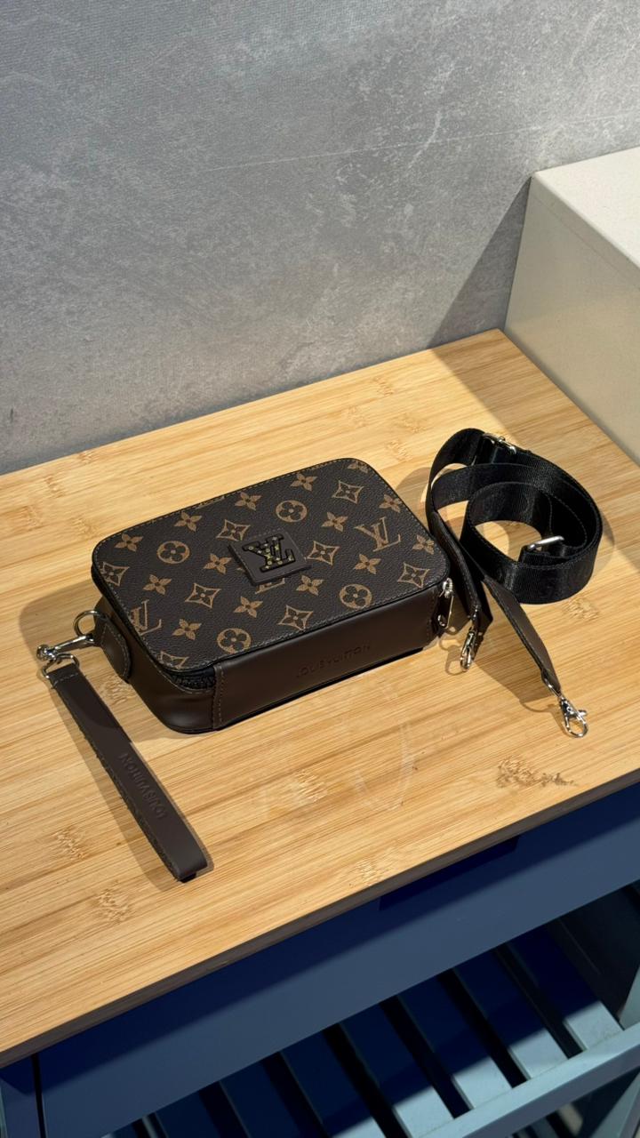 BOLSO CARRIEL LOUIS VUTTION