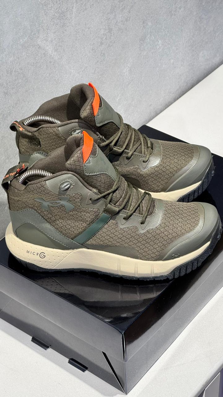 BOTA UNDER ARMOUR  VERDE MILITAR