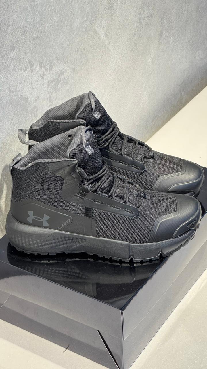 BOTA UNDER ARMOUR NEGRA CABALLERO