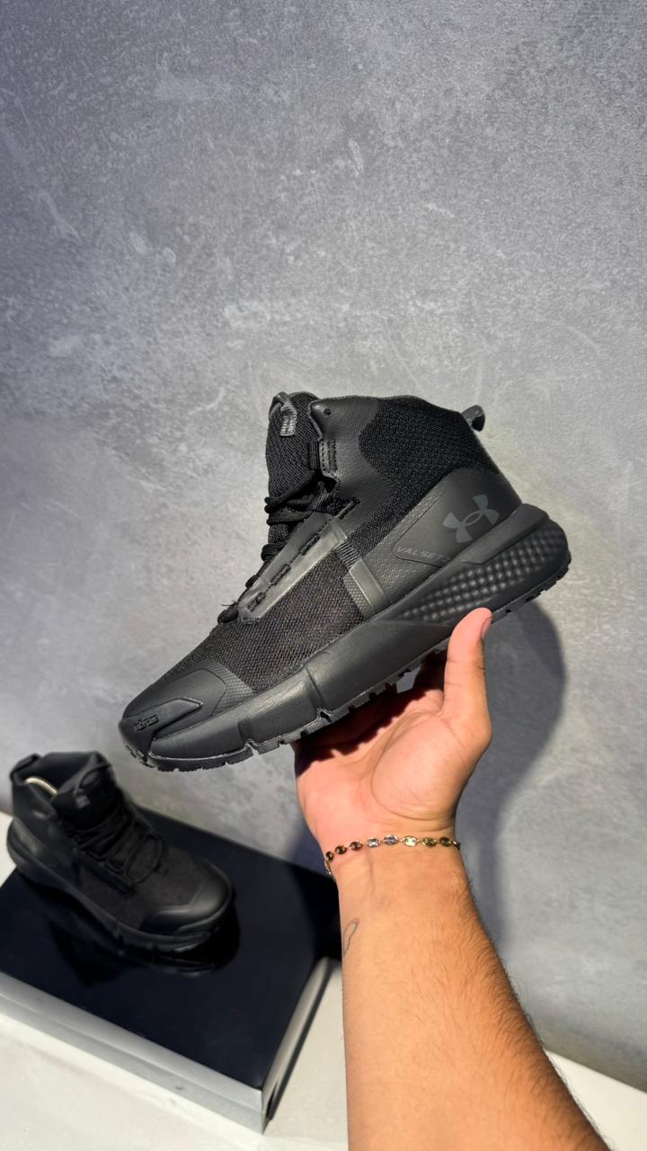 BOTA UNDER ARMOUR NEGRA CABALLERO