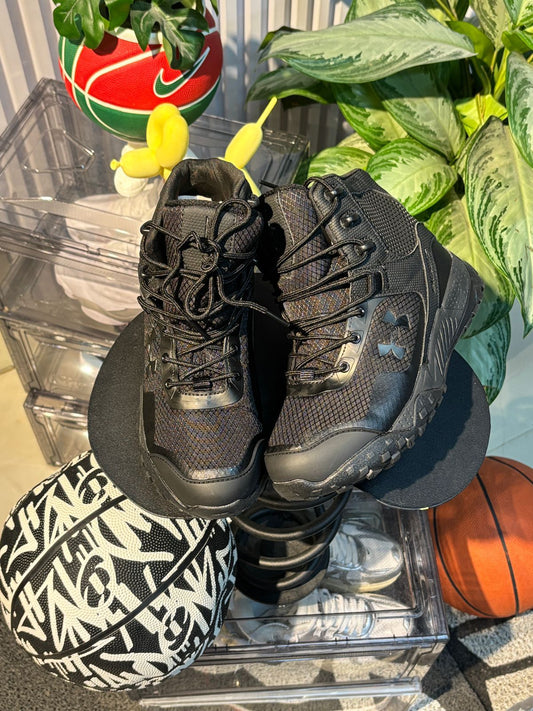 BOTA UNDER ARMOUR NEGRO
