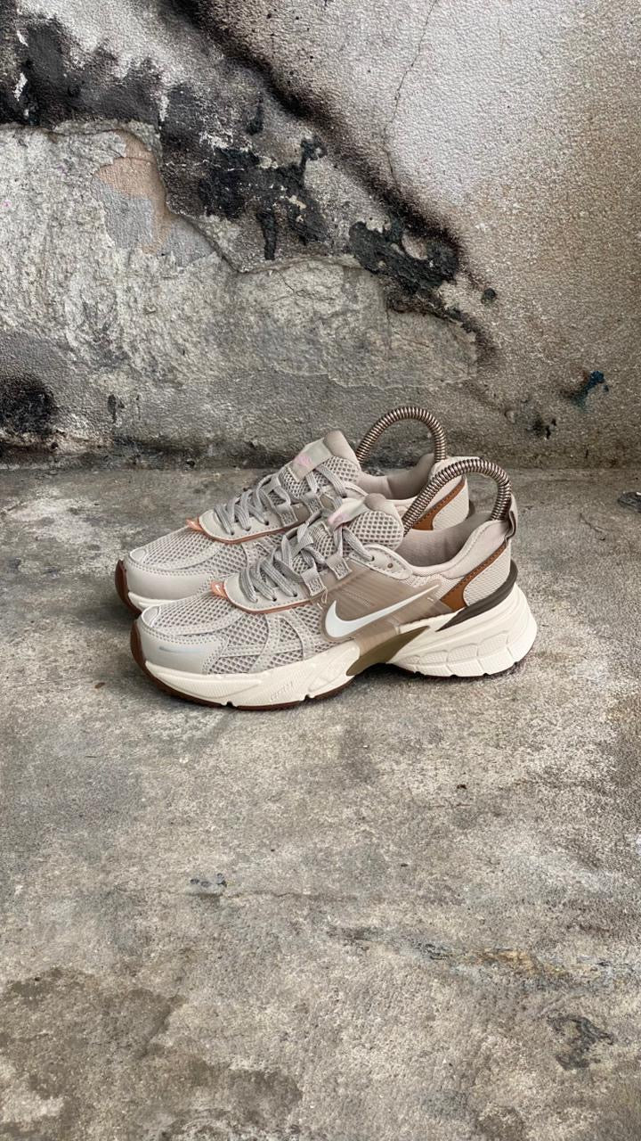 NIKE V2K BEIGE