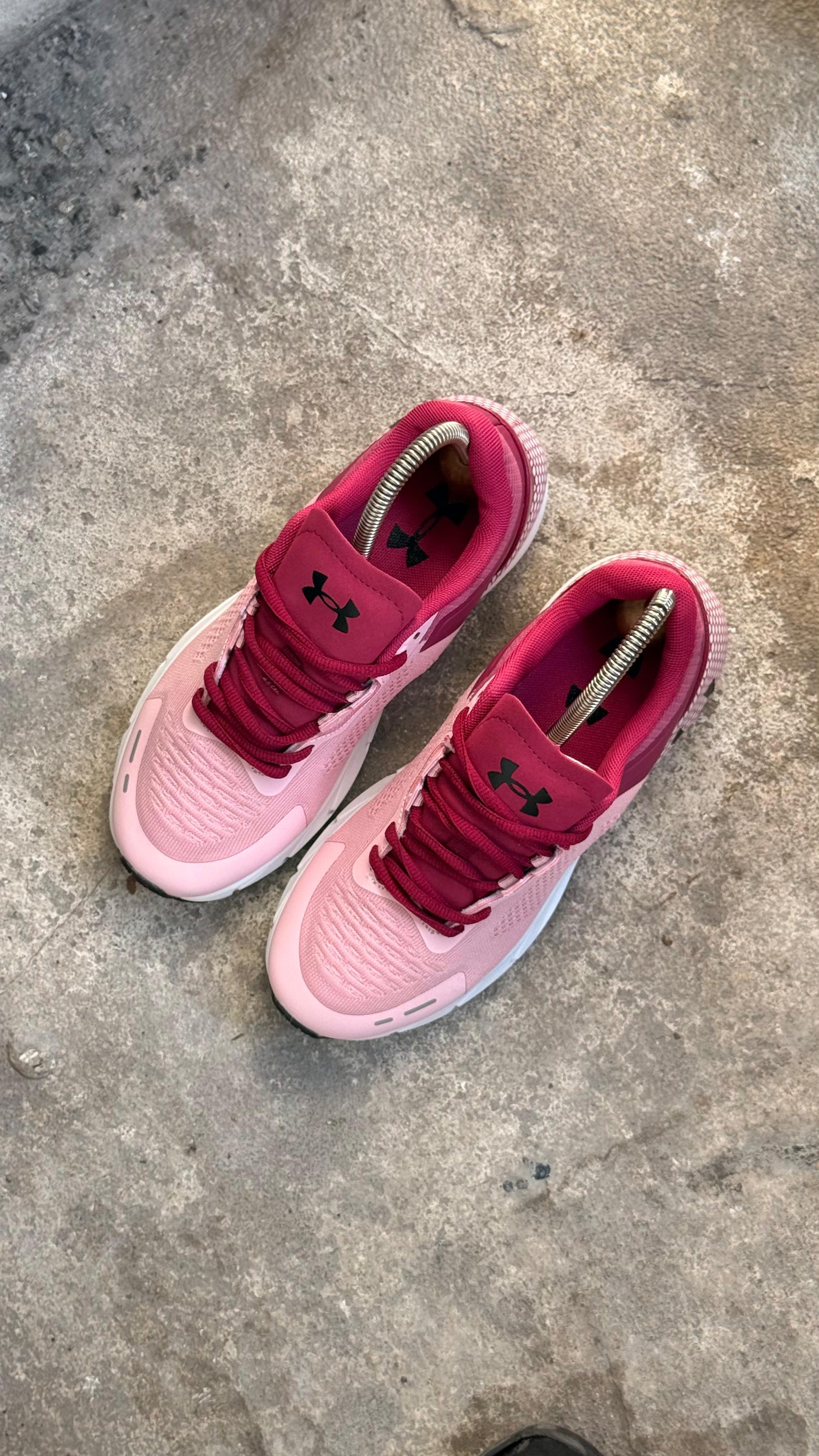 UNDER ARMOUR TENIS ROSADO ROSA