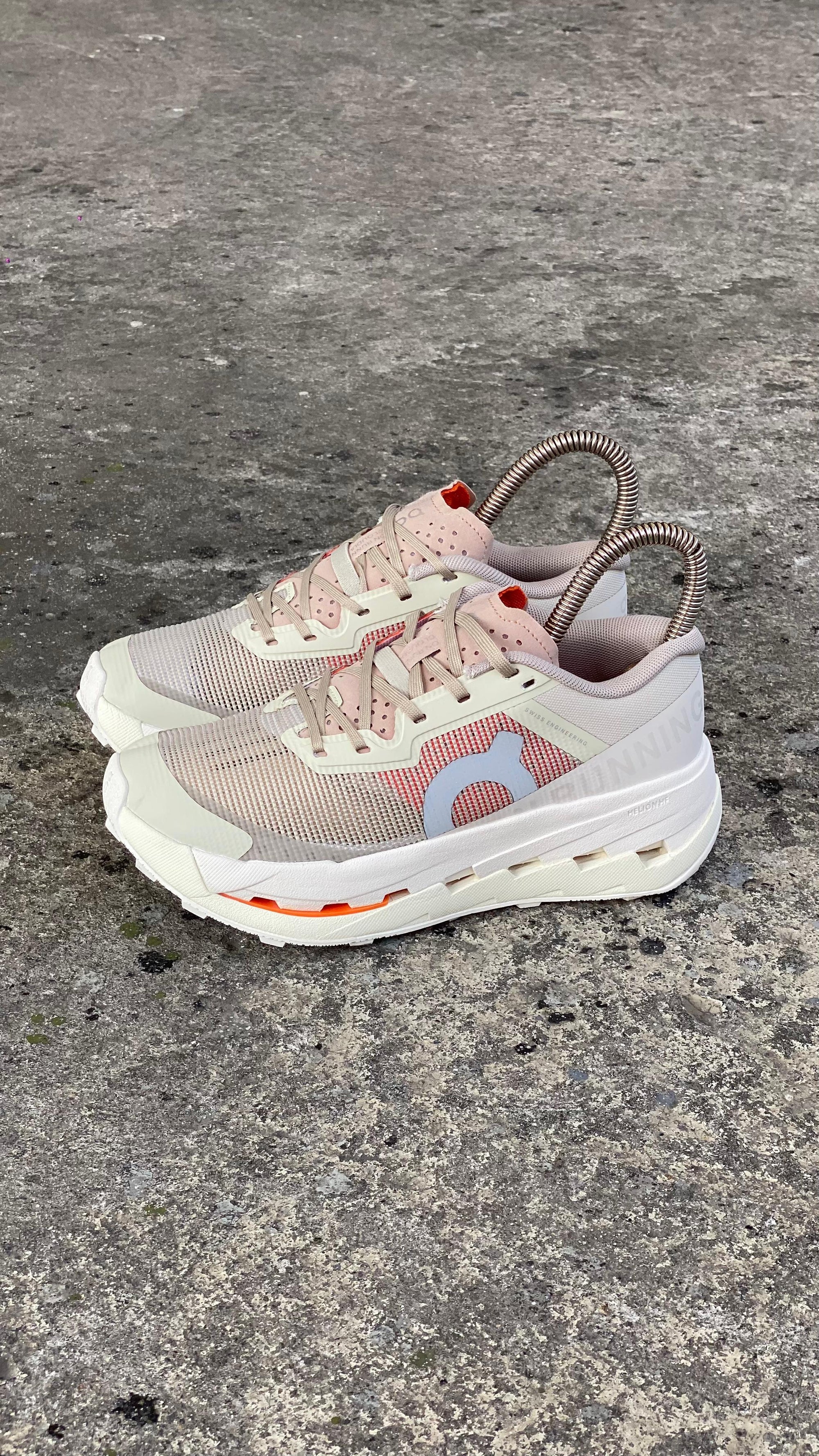 ON RUNNING BEIGE NARANJA