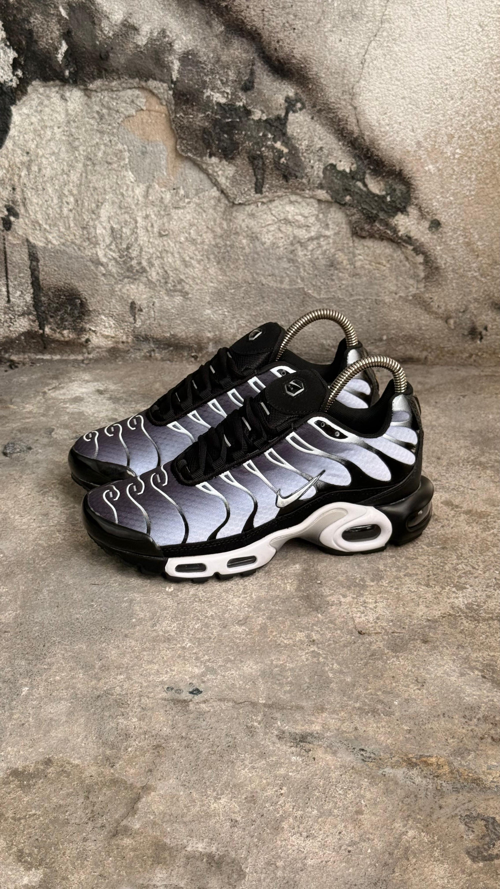 NIKE TN DIFUMINADO NEGRO BLANCO