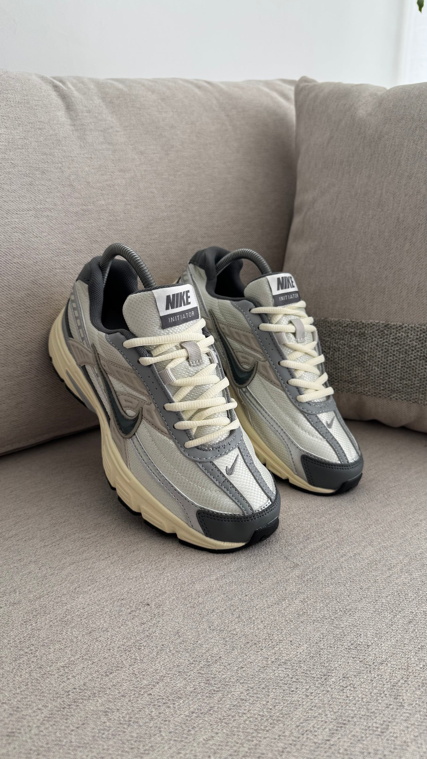 NIKE INITIATOR BLANCO BEIGE AZUL