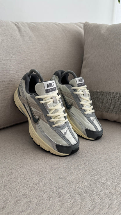 NIKE INITIATOR BLANCO BEIGE AZUL