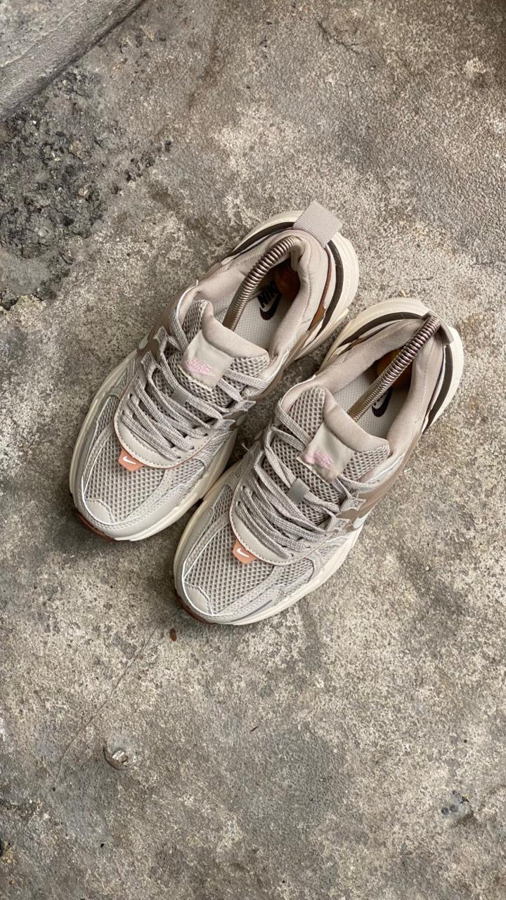 NIKE V2K BEIGE