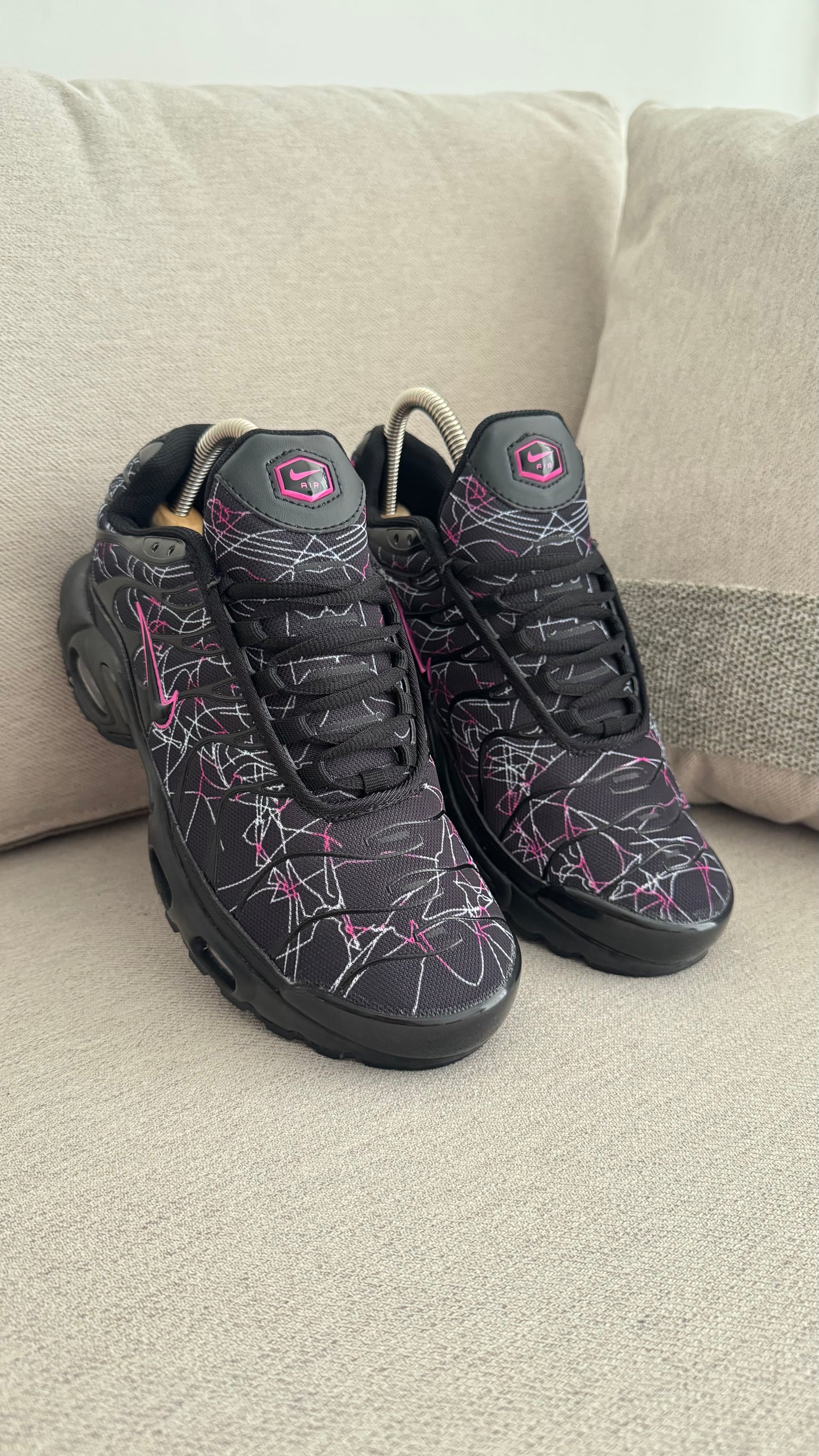 NIKE TN ELECTRICO NEGRO FUCSIA