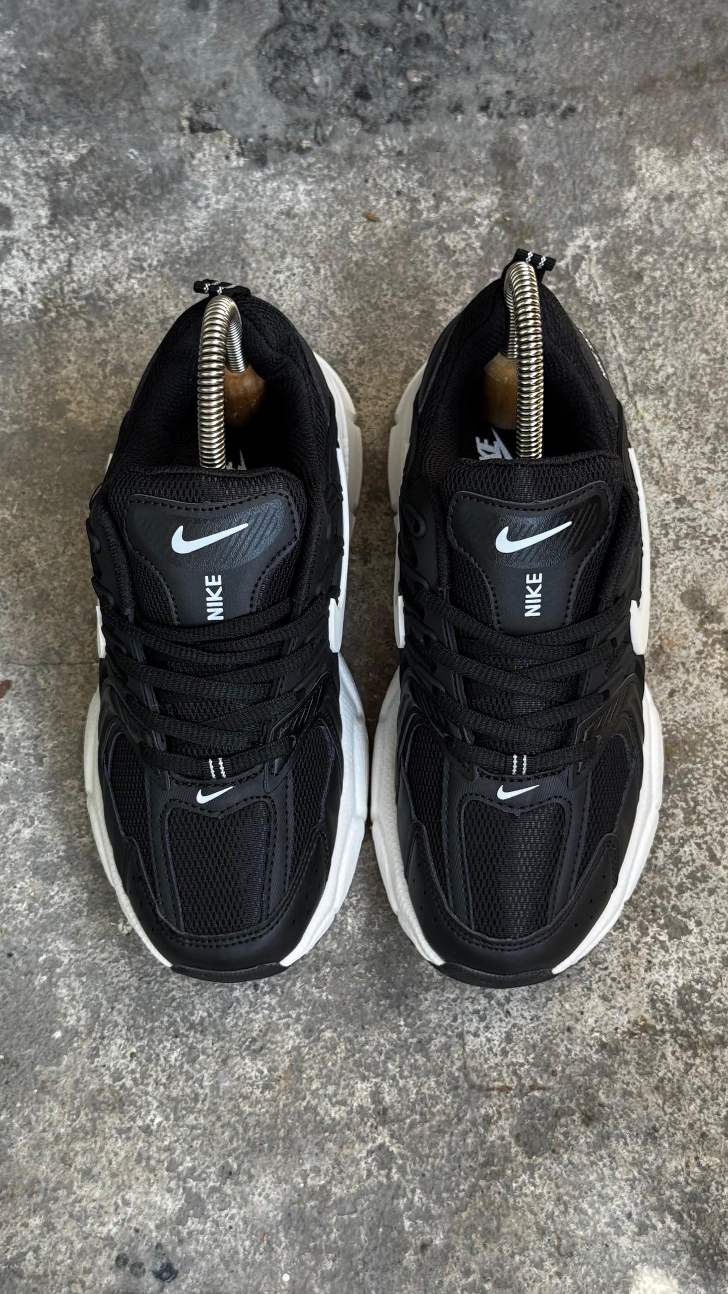NIKE SKATE 26 NEGRO BLANCO