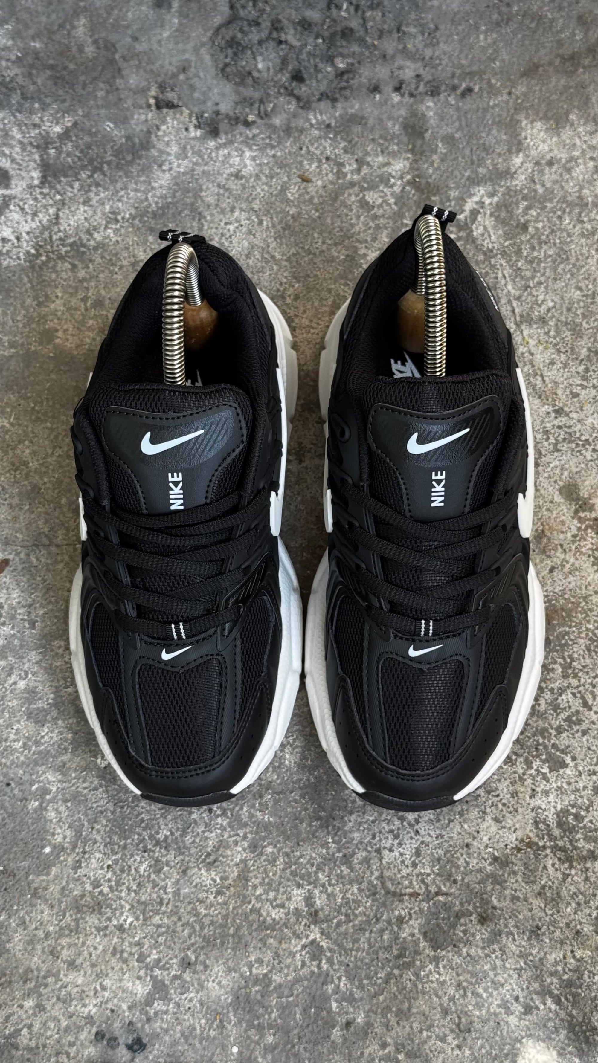 NIKE SKATE 26 NEGRO BLANCO