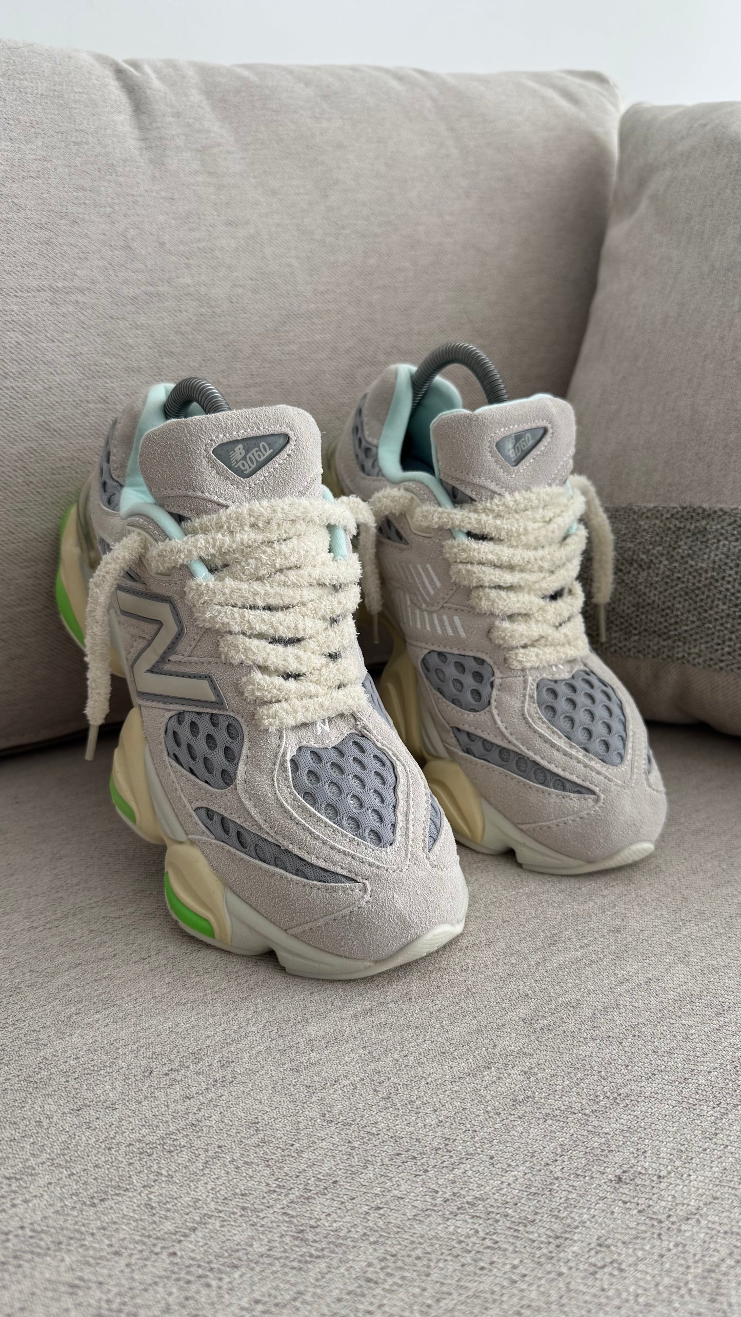 NEW BALANCE 9060 GRIS PRINT VERDE